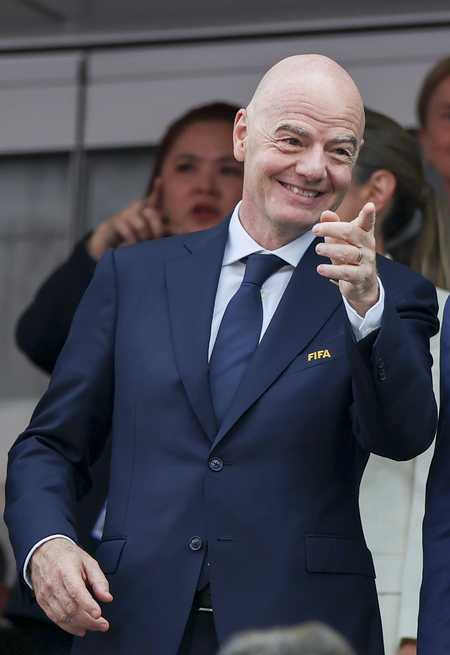 Infantino apologises for 'errors' over World Cup sell-off plan; retains support to stay FIFA chief
